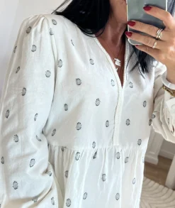 Tops / Blouses><noscript><img width=