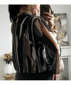 Tops / Blouses><noscript><img width=