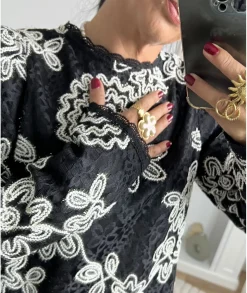 Tops / Blouses><noscript><img width=