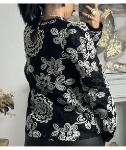 Tops / Blouses><noscript><img width=