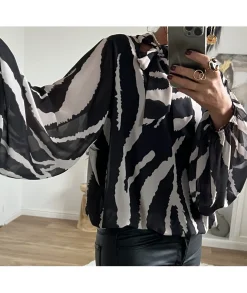 Tops / Blouses><noscript><img width=