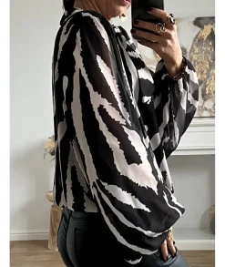 Tops / Blouses><noscript><img width=