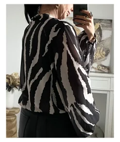 Tops / Blouses><noscript><img width=
