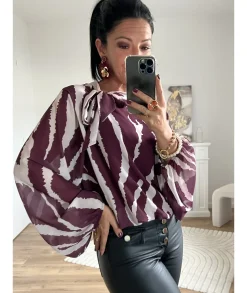 Tops / Blouses><noscript><img width=