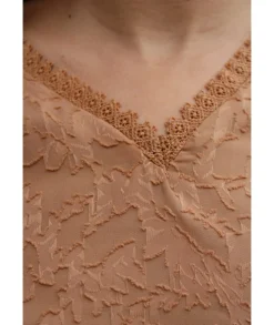 Tops / Blouses><noscript><img width=