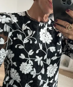 Tops / Blouses><noscript><img width=