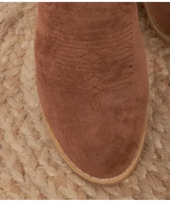 Boots & Bottes><noscript><img width=