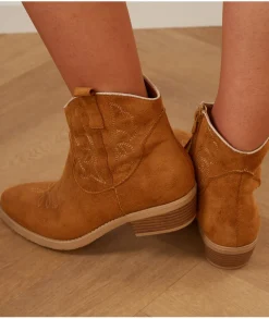 Boots & Bottes><noscript><img width=