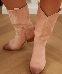 Boots & Bottes><noscript><img width=