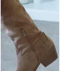 Boots & Bottes><noscript><img width=