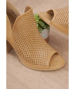 Boots & Bottes><noscript><img width=