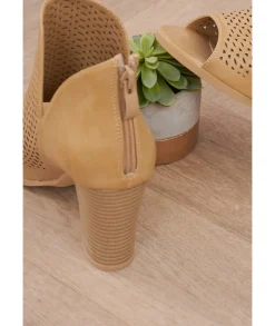 Boots & Bottes><noscript><img width=
