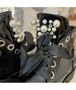 Boots & Bottes><noscript><img width=