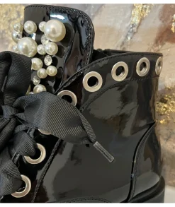 Boots & Bottes><noscript><img width=