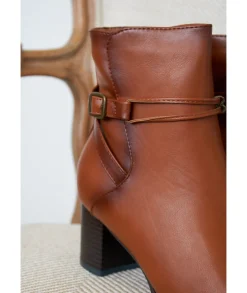 Boots & Bottes><noscript><img width=