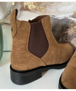 Boots & Bottes><noscript><img width=