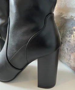 Boots & Bottes><noscript><img width=