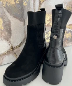 Boots & Bottes><noscript><img width=