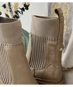 Boots & Bottes><noscript><img width=