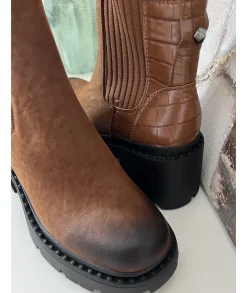 Boots & Bottes><noscript><img width=