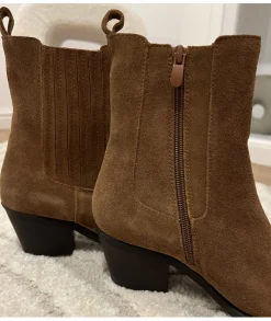Boots & Bottes><noscript><img width=