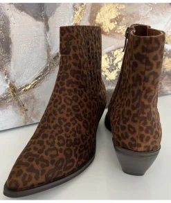Boots & Bottes><noscript><img width=