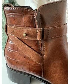 Boots & Bottes><noscript><img width=
