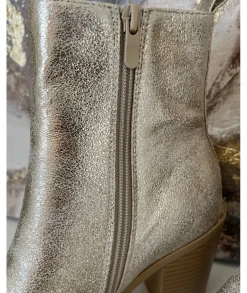 Boots & Bottes><noscript><img width=