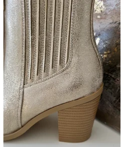 Boots & Bottes><noscript><img width=