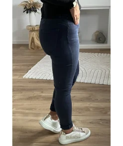 Jeans / Pantalons><noscript><img width=