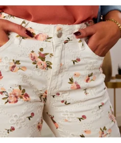 Jeans / Pantalons><noscript><img width=