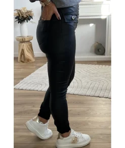 Jeans / Pantalons><noscript><img width=