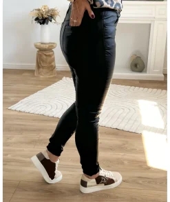Jeans / Pantalons><noscript><img width=