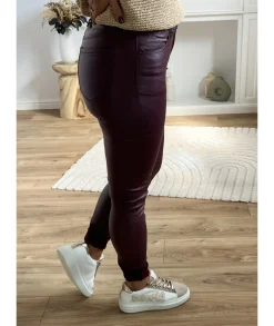 Jeans / Pantalons><noscript><img width=