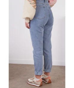 Jeans / Pantalons><noscript><img width=