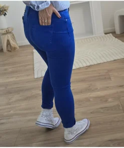 Jeans / Pantalons><noscript><img width=
