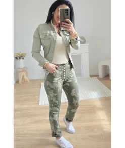 Jeans / Pantalons><noscript><img width=