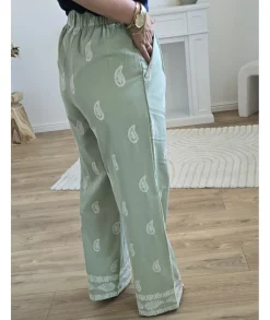 Jeans / Pantalons><noscript><img width=