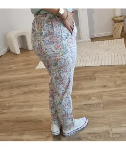 Jeans / Pantalons><noscript><img width=