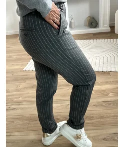 Jeans / Pantalons><noscript><img width=