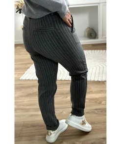 Jeans / Pantalons><noscript><img width=