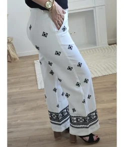 Jeans / Pantalons><noscript><img width=