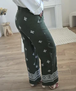 Jeans / Pantalons><noscript><img width=