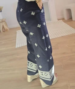 Jeans / Pantalons><noscript><img width=