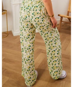Jeans / Pantalons><noscript><img width=