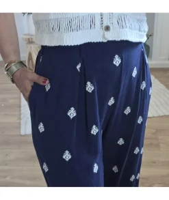 Jeans / Pantalons><noscript><img width=