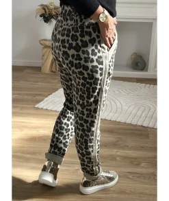 Jeans / Pantalons><noscript><img width=