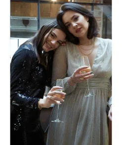 Robes><noscript><img width=