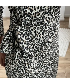 Robes><noscript><img width=