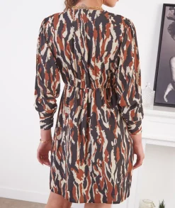 Robes><noscript><img width=